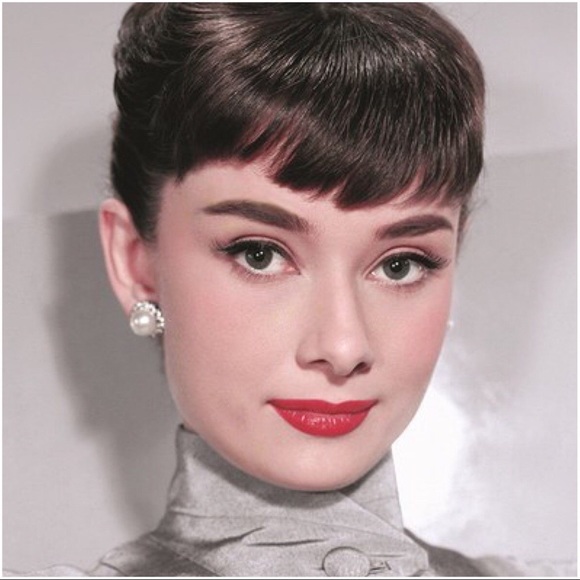 Audrey Hepburn Iconic Faux Pearl & Crystal Earring - Picture 5 of 6